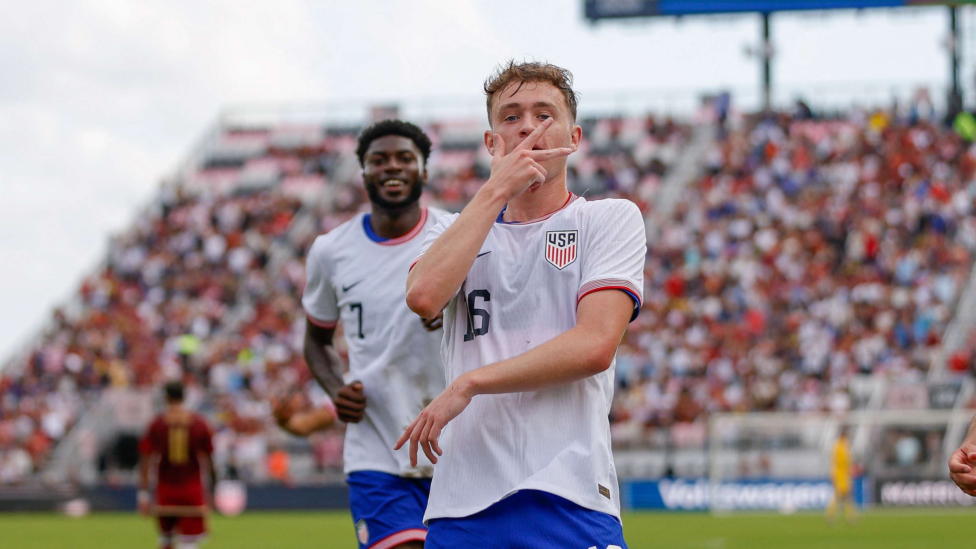 城展现了强 城展现了强